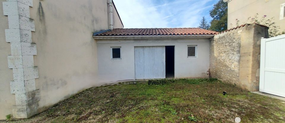 Maison de ville 5 pièces de 144 m² à - (16460)