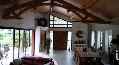 House 6 rooms of 185 m² in Rontignon (64110)