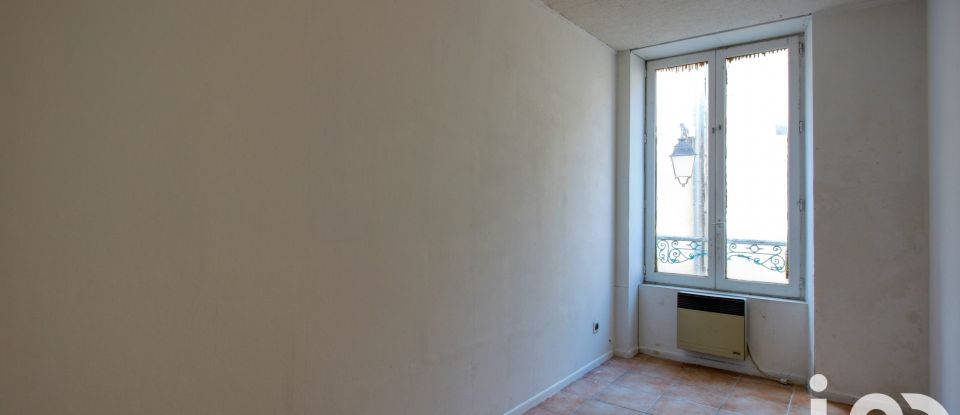 Town house 3 rooms of 81 m² in Puiseaux (45390)