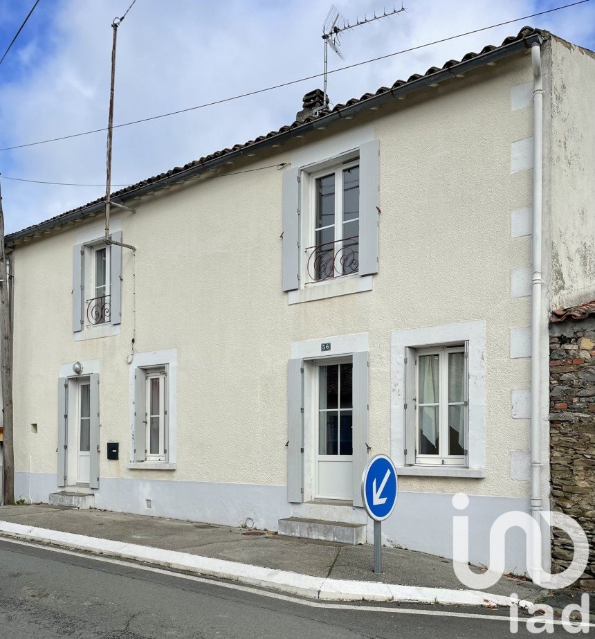 Maison de village 4 pièces de 117 m² à Saint-Laurs (79160)