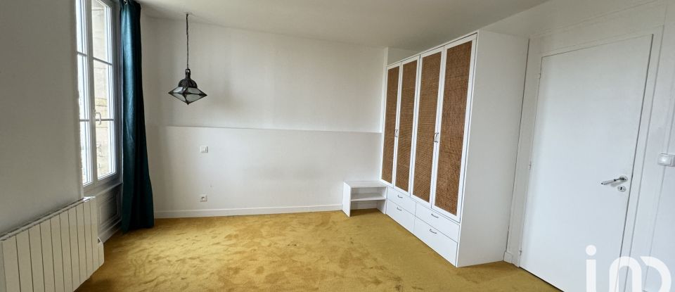 Apartment 3 rooms of 85 m² in La Rochelle (17000)