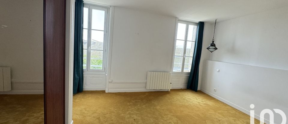 Apartment 3 rooms of 85 m² in La Rochelle (17000)