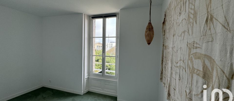 Apartment 3 rooms of 85 m² in La Rochelle (17000)