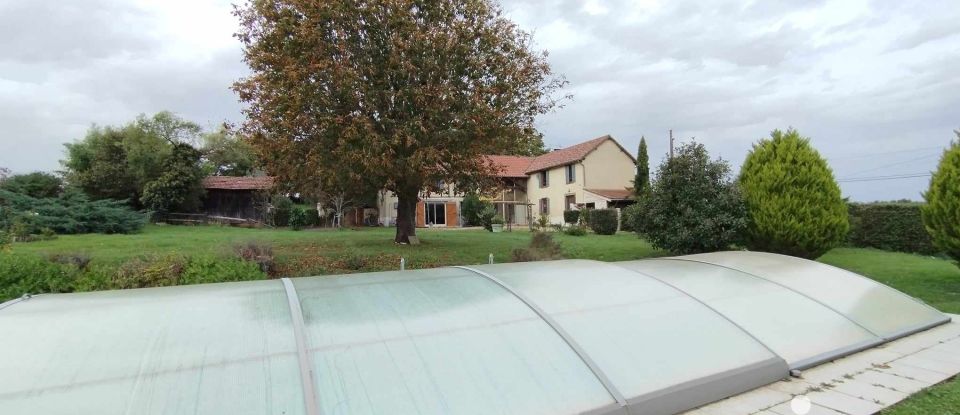 Country house 5 rooms of 223 m² in Trie-sur-Baïse (65220)