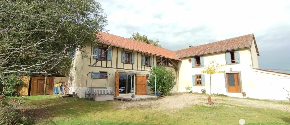 Country house 5 rooms of 223 m² in Trie-sur-Baïse (65220)