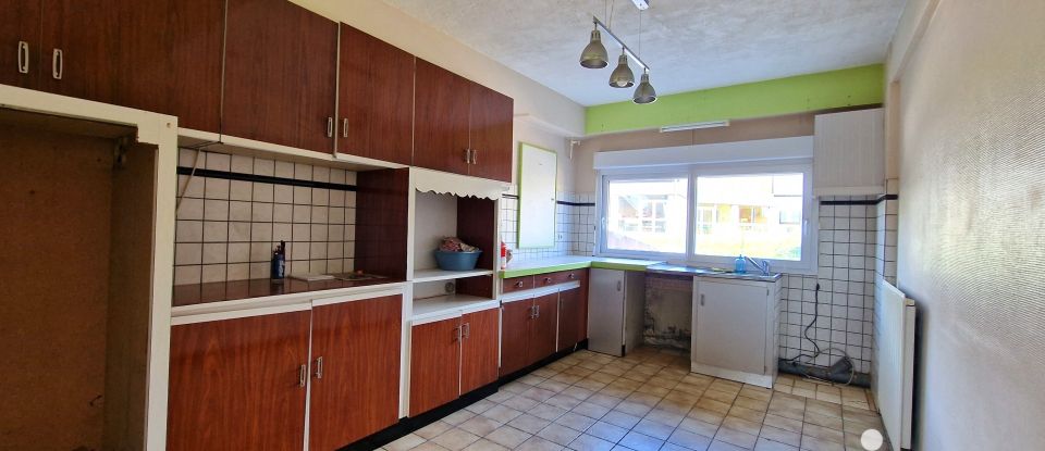 House 5 rooms of 104 m² in Carhaix-Plouguer (29270)