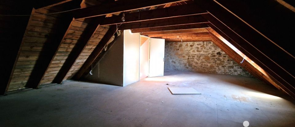 House 5 rooms of 104 m² in Carhaix-Plouguer (29270)