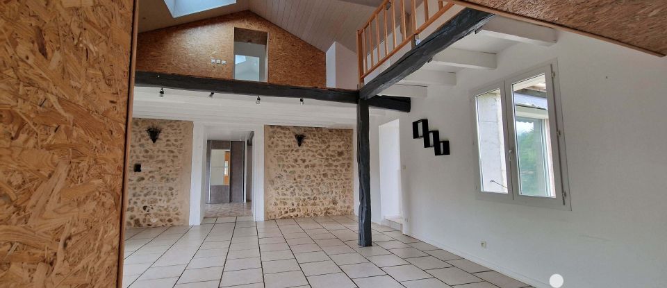 House 6 rooms of 170 m² in Verrières (86410)