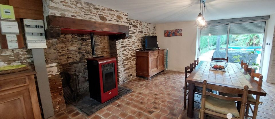 House 5 rooms of 220 m² in Châlus (87230)