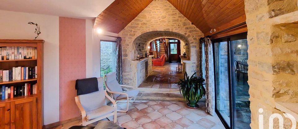 Traditional house 11 rooms of 280 m² in Cœur de Causse (46240)