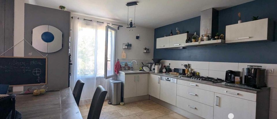 Maison 4 pièces de 95 m² à Oraison (04700)