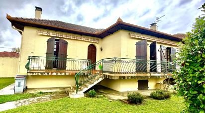 Traditional house 4 rooms of 92 m² in Séméac (65600)