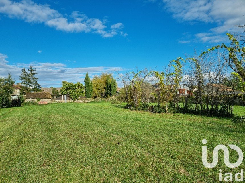 Terrain de 5 278 m² à Coussay (86110)