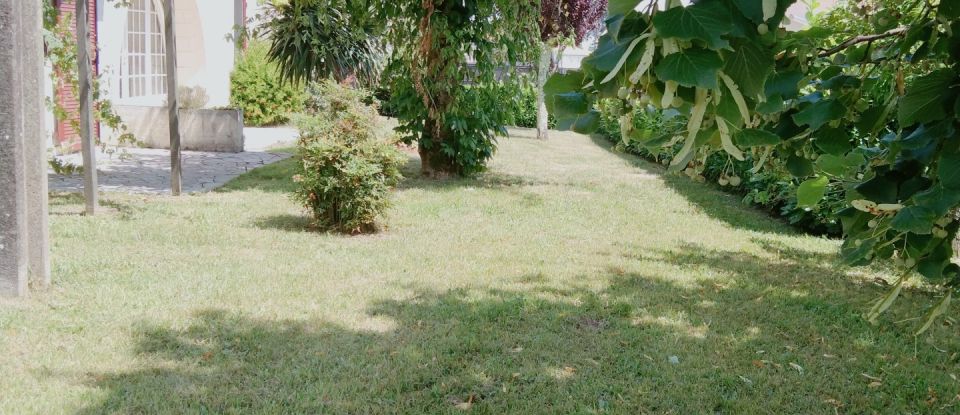 Demeure 15 pièces de 441 m² à Bazas (33430)