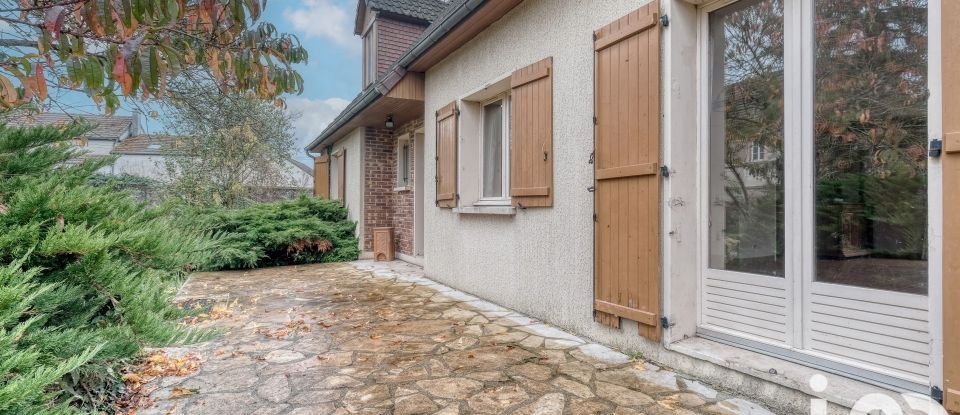 Maison traditionnelle 7 pièces de 175 m² à Charmentray (77410)