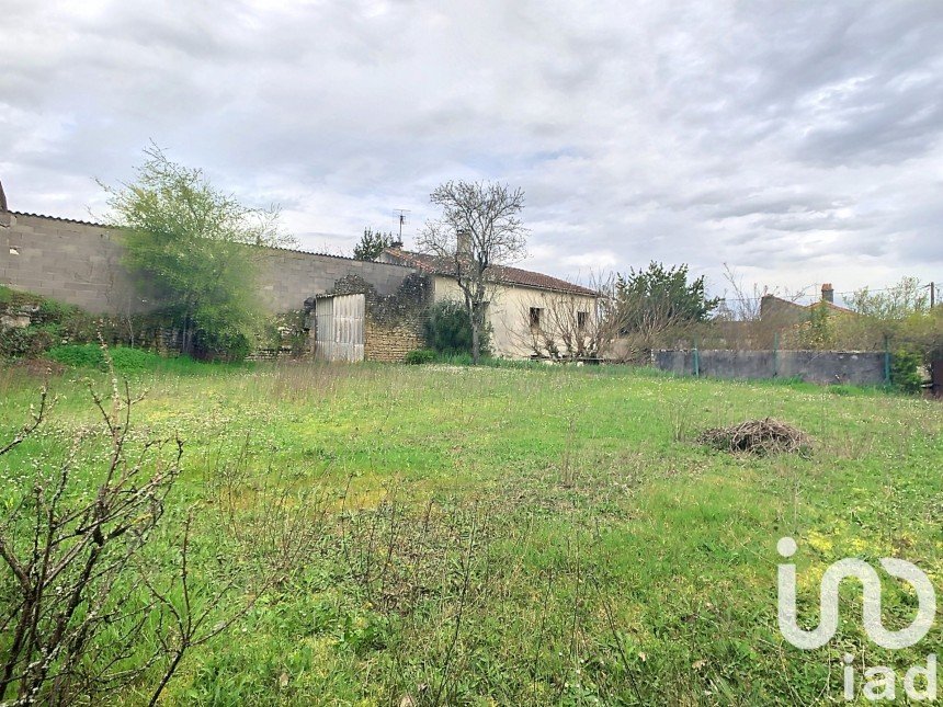 Maison 4 pièces de 102 m² à Saint-Amant-de-Nouère (16170)