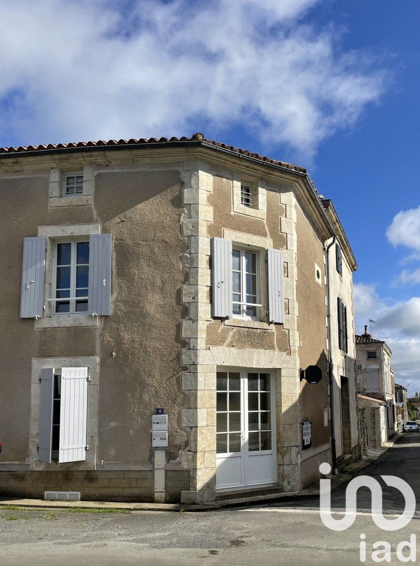 Village house 5 rooms of 100 m² in Saint-Maixent-de-Beugné (79160)