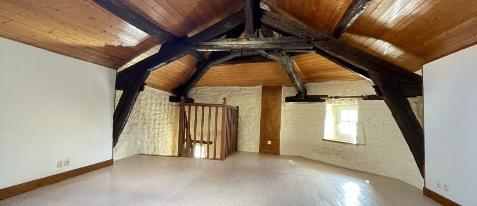 Village house 5 rooms of 100 m² in Saint-Maixent-de-Beugné (79160)