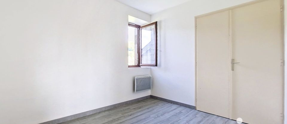 Appartement 4 pièces de 89 m² à Bévenais (38690)