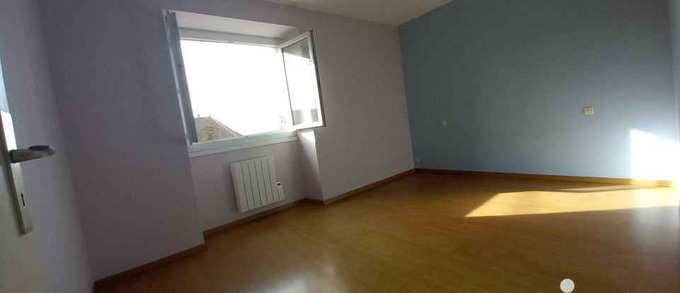 Appartement 4 pièces de 89 m² à Bévenais (38690)