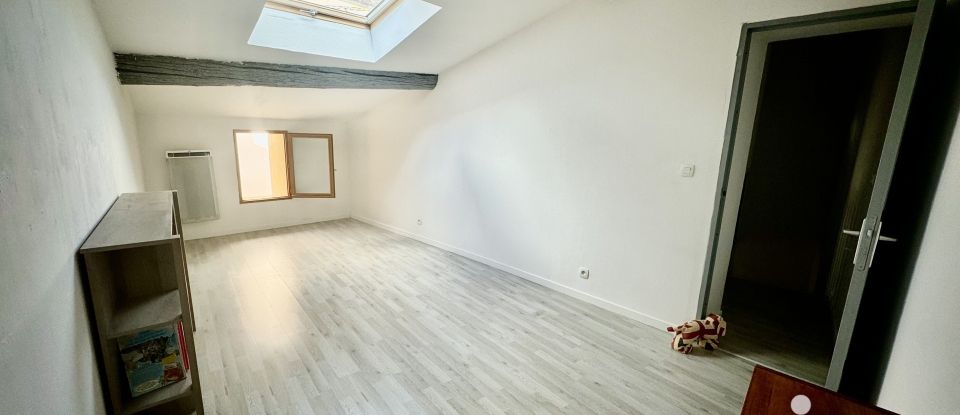 Maison de ville 6 pièces de 119 m² à Saint-Gilles (30800)