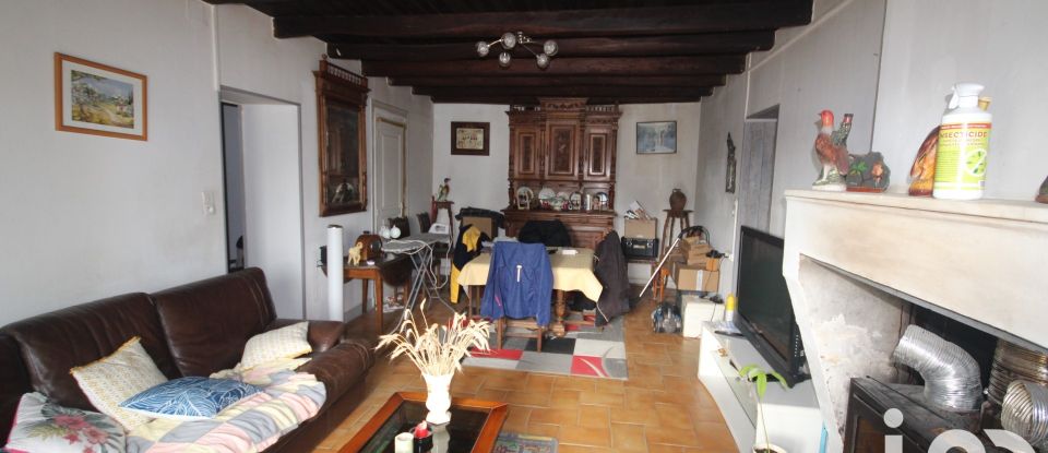 Village house 7 rooms of 120 m² in Bords (17430)