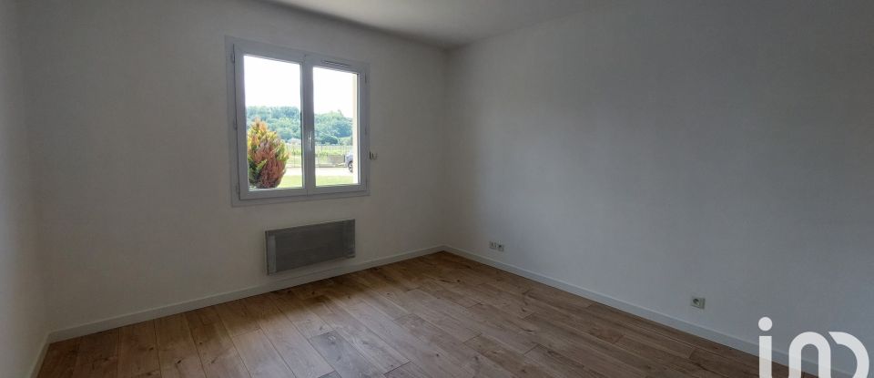 Maison 4 pièces de 108 m² à Saint-Pey-de-Castets (33350)