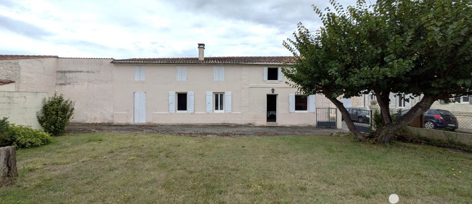 House 5 rooms of 125 m² in Saintes (17100)