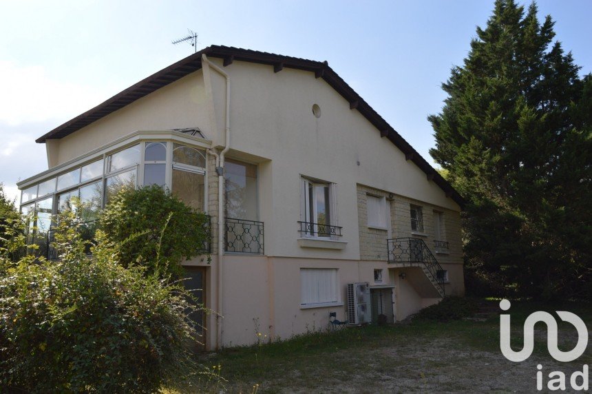 Traditional house 8 rooms of 156 m² in Saint-Georges-sur-Baulche (89000)