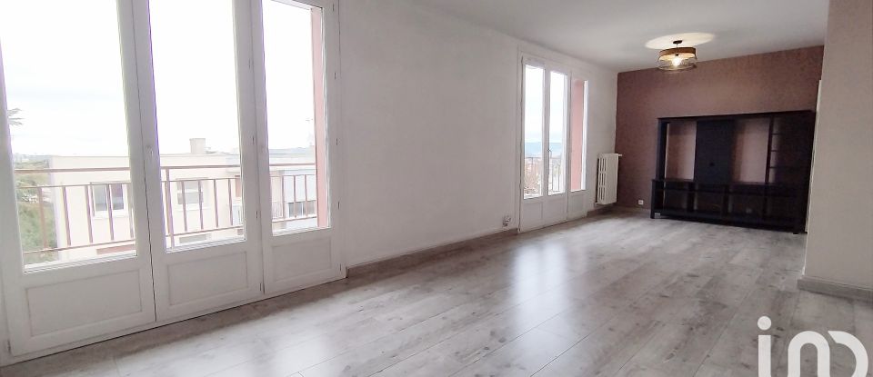 Appartement 3 pièces de 70 m² à Saint-Étienne (42100)