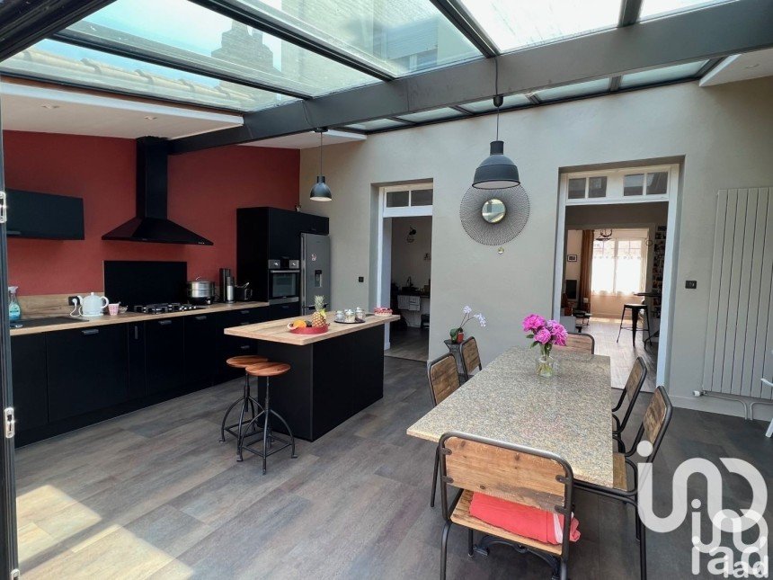 Maison 6 pièces de 160 m² à La Rochelle (17000)