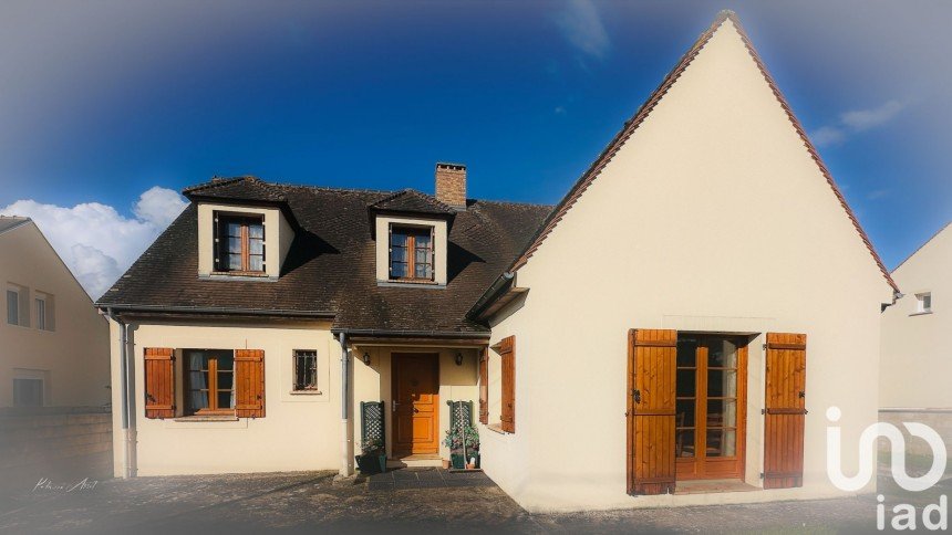 Maison traditionnelle 6 pièces de 175 m² à Maincy (77950)