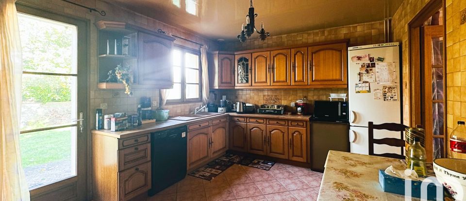 Traditional house 6 rooms of 175 m² in Maincy (77950)