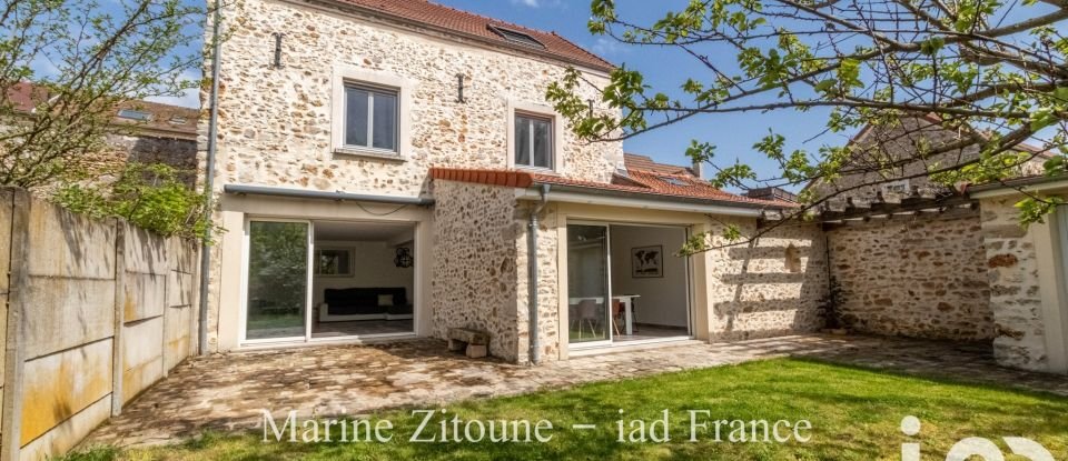 House 8 rooms of 210 m² in La Ville-du-Bois (91620)