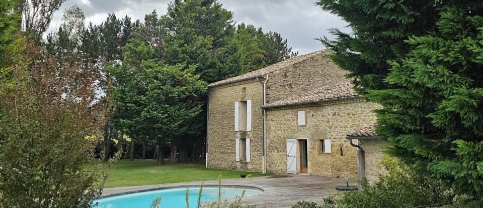 Country house 11 rooms of 285 m² in Montoison (26800)