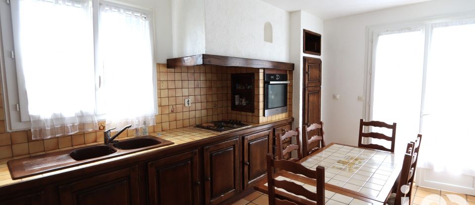 House 6 rooms of 165 m² in Cerny (91590)