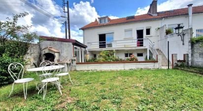 House 6 rooms of 145 m² in Nantes (44300)