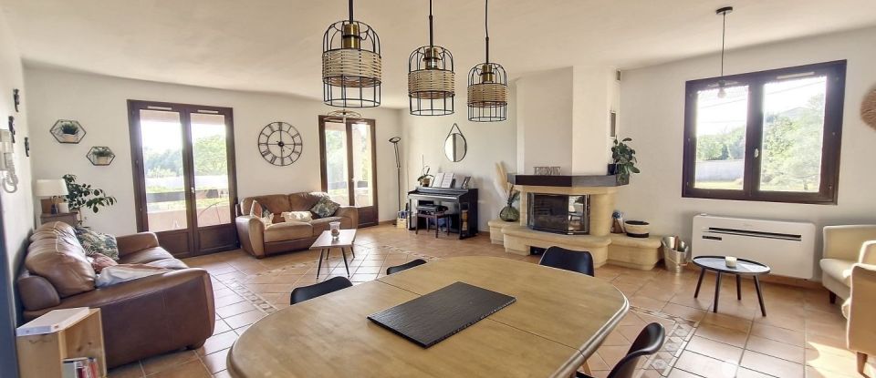 Maison traditionnelle 8 pièces de 177 m² à Saint-Christol-lès-Alès (30380)