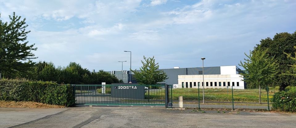 Business premises of 1,758 m² in Château-Gontier (53200)