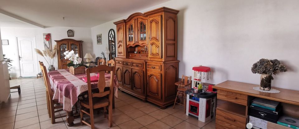 House 6 rooms of 169 m² in Belloy-en-Santerre (80200)