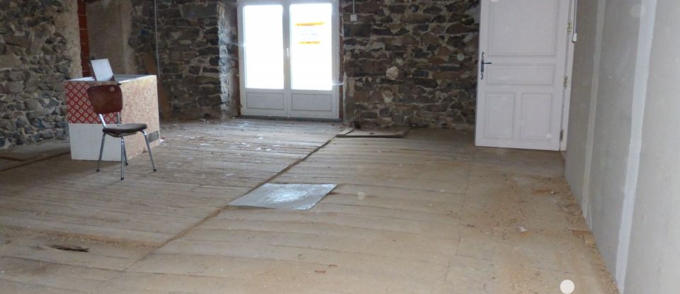 Maison 5 pièces de 220 m² à Araules (43200)