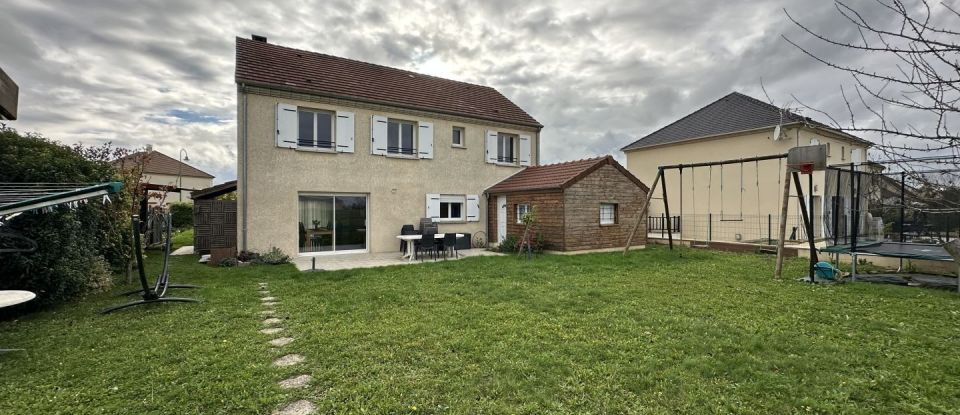 Maison 8 pièces de 161 m² à Vaux-le-Pénil (77000)