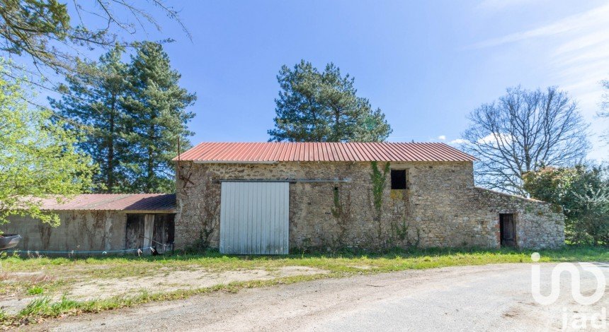 Barn conversion 3 rooms of 220 m² in Beaufou (85170)