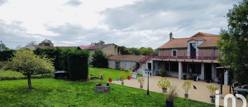 Longère 7 pièces de 165 m² à Bressuire (79300)