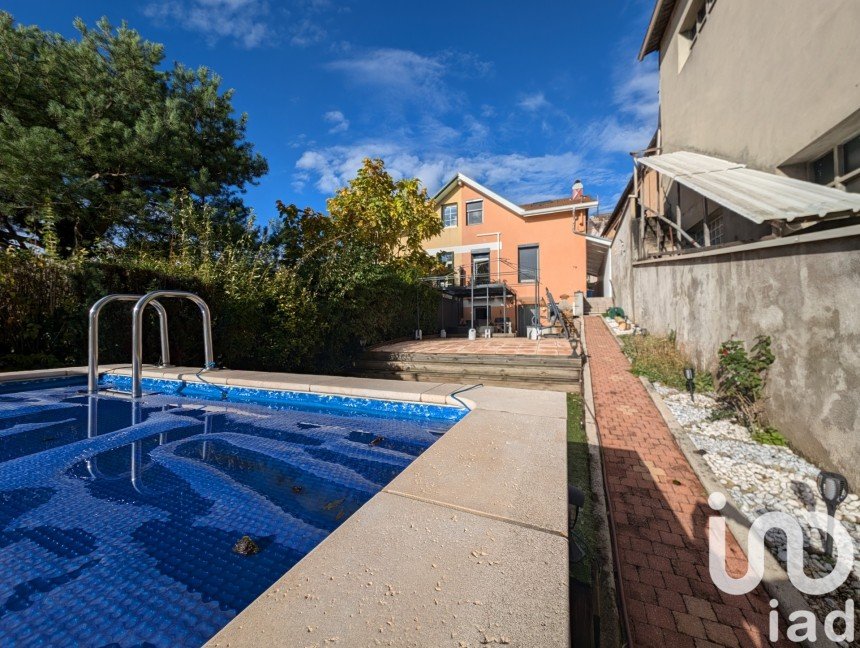 Maison traditionnelle 5 pièces de 104 m² à Oyonnax (01100)