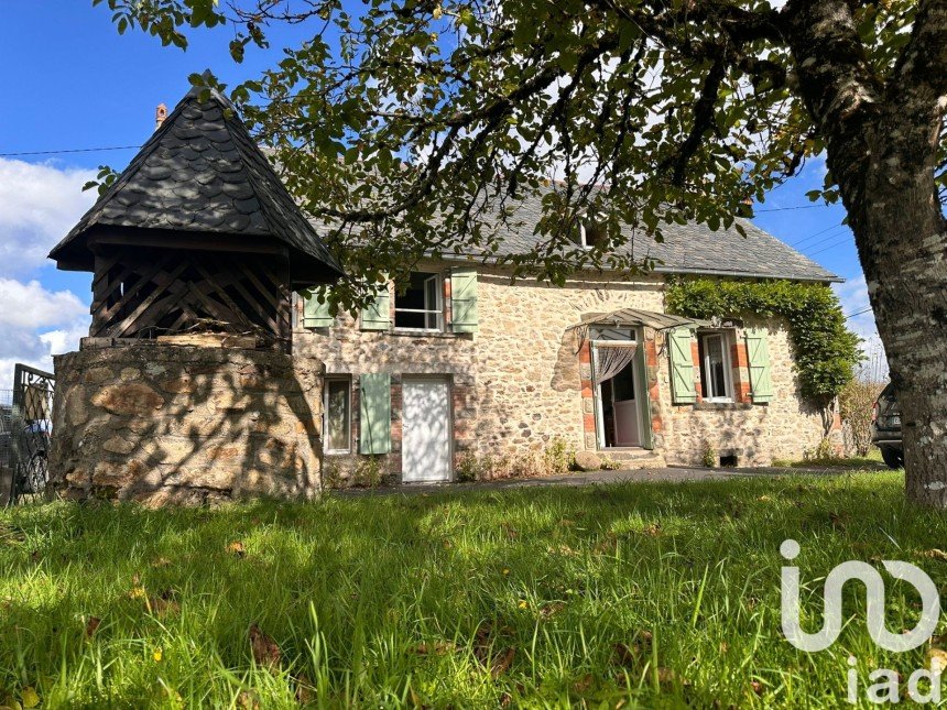 Maison traditionnelle 4 pièces de 150 m² à Soursac (19550)