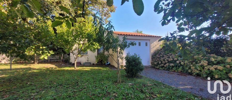 Traditional house 4 rooms of 82 m² in Vairé (85150)