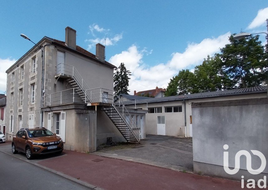 Town house 8 rooms of 243 m² in Montmorillon (86500)