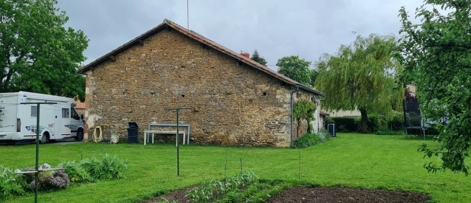 Maison traditionnelle 6 pièces de 198 m² à Sainte-Hermine (85210)