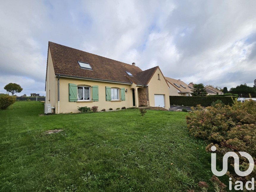 Traditional house 6 rooms of 157 m² in Saint-Mars-d'Outillé (72220)